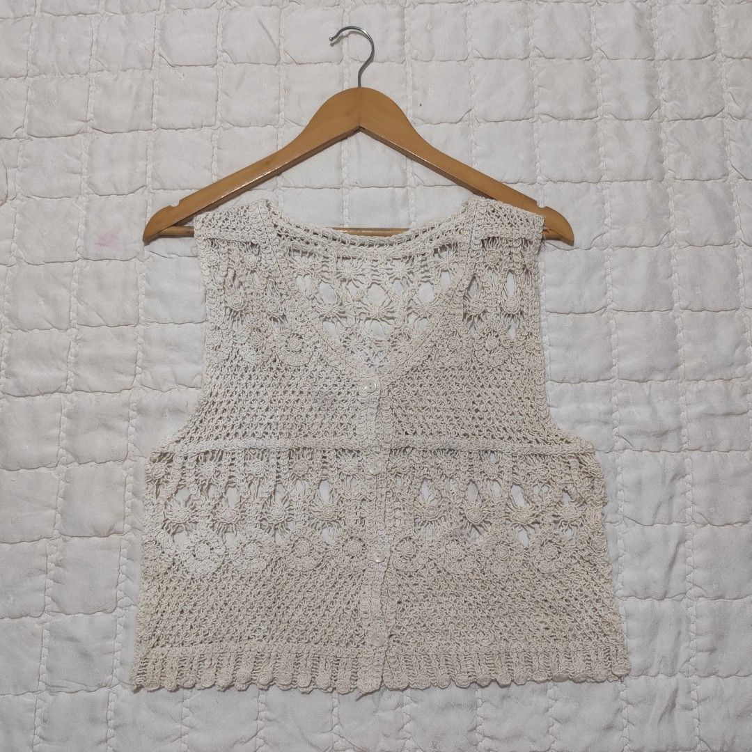 sleeveless tops (Category: Sleeveless) located in Bacolod City. Submitted by dearicawho.56 (Listing ID 1464715117, Image 2). Description: 🤎 Dark brown sleeveless top (Small) - 100.00 🤍 Cream crochet top (Small) - 70.00 🧾Mode of payment: 💙Gcash 💚GoTyme 🖤Maya 📍 Bacolod City. Negros Occidental.