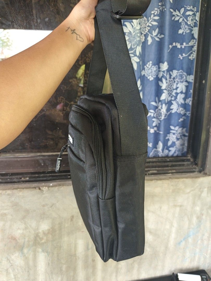 Sling bag for men (Category: Belt bags, Clutches and Pouches) located in Manila. Submitted by ukay-ukaybylyn (Listing ID 1464644767, Image 3). Description: bago pa need laba lang kasi may alikabok medium size na sya kasya long wallet at anik anik mo marami din zip pocket.
