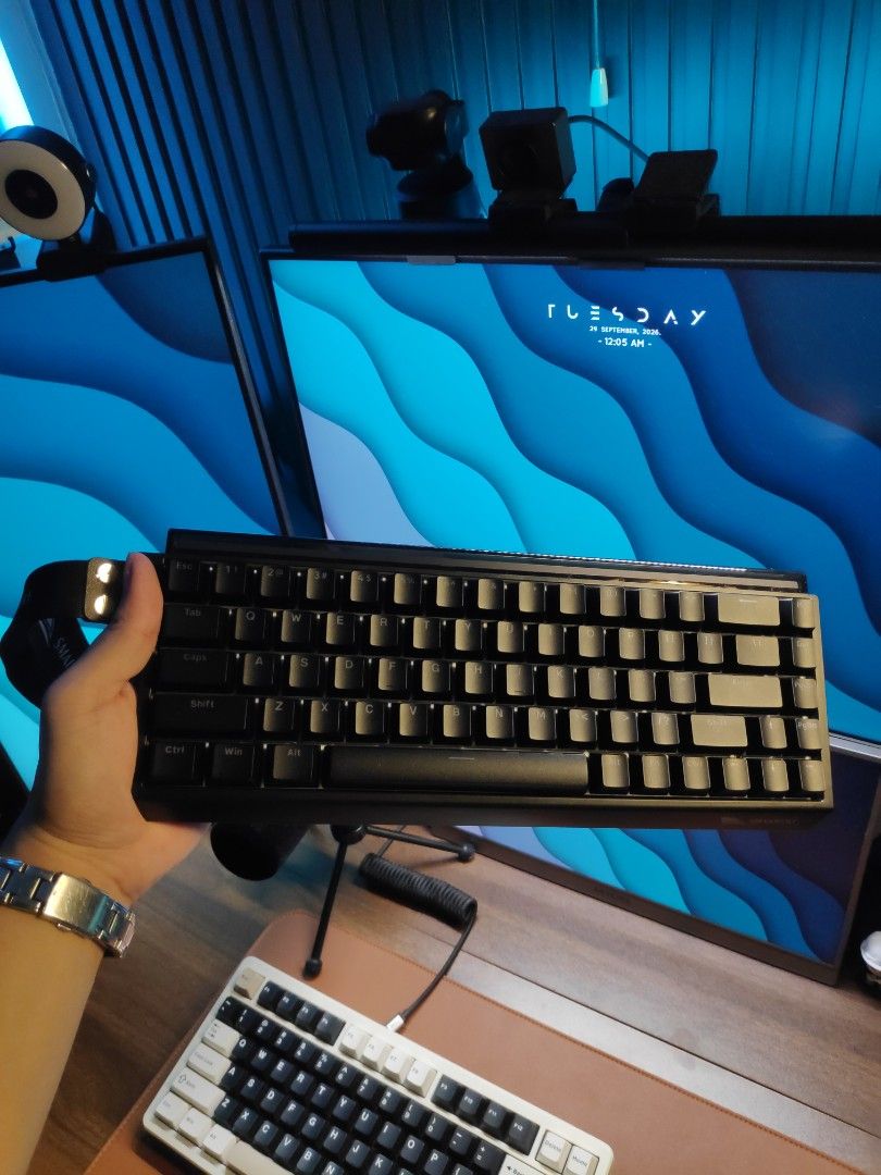 SMAILWOLF SK11 WIRED MAGNETIC GAMING KEYBOARD (Category: Computer Keyboard) located in Manila. Submitted by harbiii (Listing ID 1464742828, Image 1). Description: Smailwolf SK11 HE Wired Magnetic Gaming Keyboard Selling my Smailwolf SK11 HE Wired Magnetic Gaming Keyboard — perfect for gaming and everyday use. ⚡️🎮 ✨(NEGOTIABLE!!!) Features: • HE (Hall Effect) Magnetic Switches • Wired connection • Fast and responsive actuation • Adjustable actuat