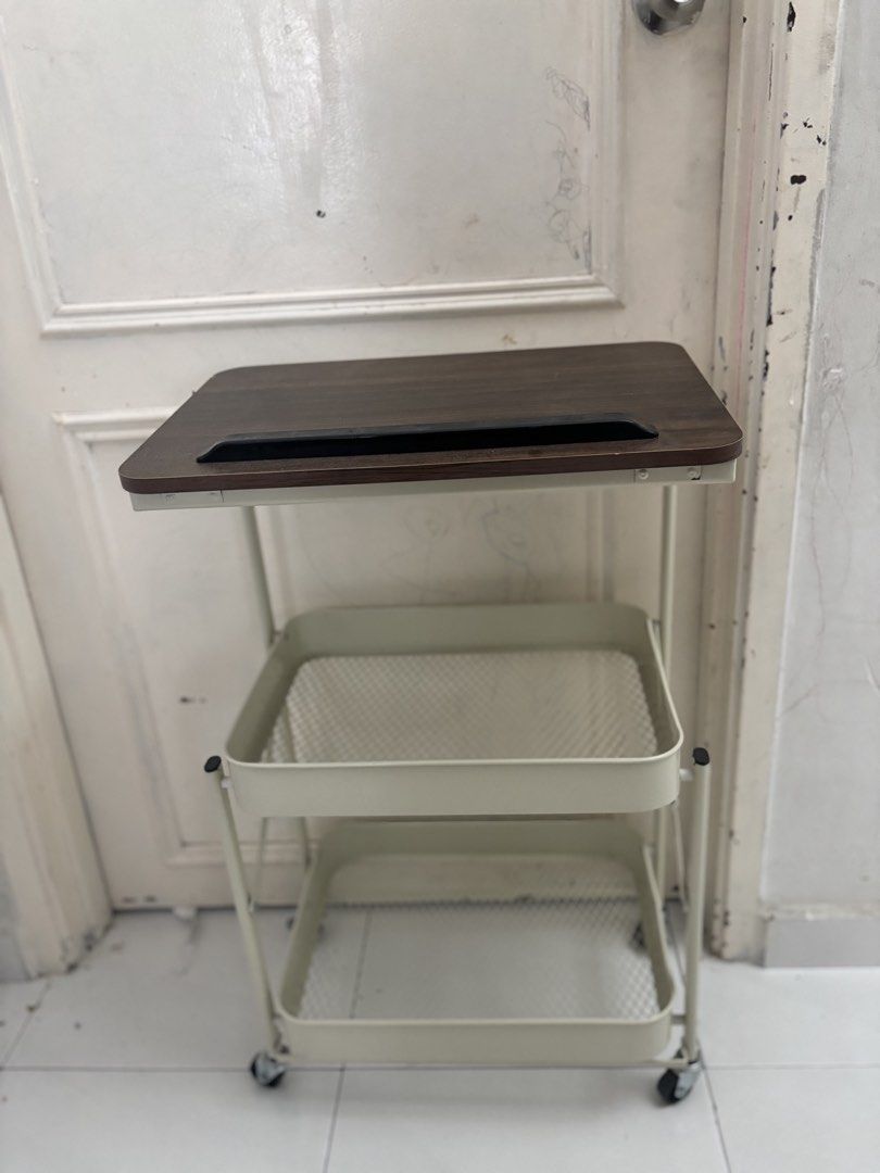 Small table side table (Category: Tables & Sets) located in Ayer Keroh. Submitted by akmil.mustaffa (Listing ID 1464648351, Image 1). Description: Ada 2 color Pickup only Melaka Like new.