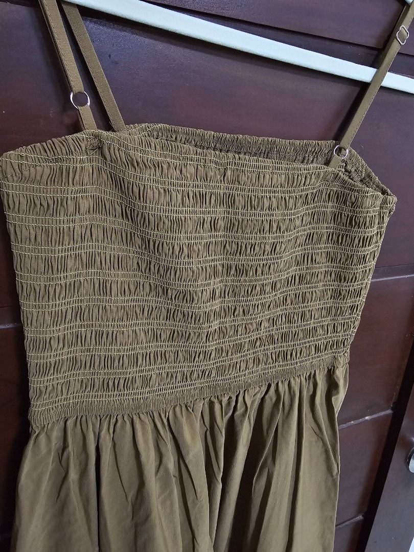 Smocked maxi dress (Category: Dresses) located in Los Banos. Submitted by itsmecathey (Listing ID 1464753140, Image 2). Description: Good as new can fit to S-M.