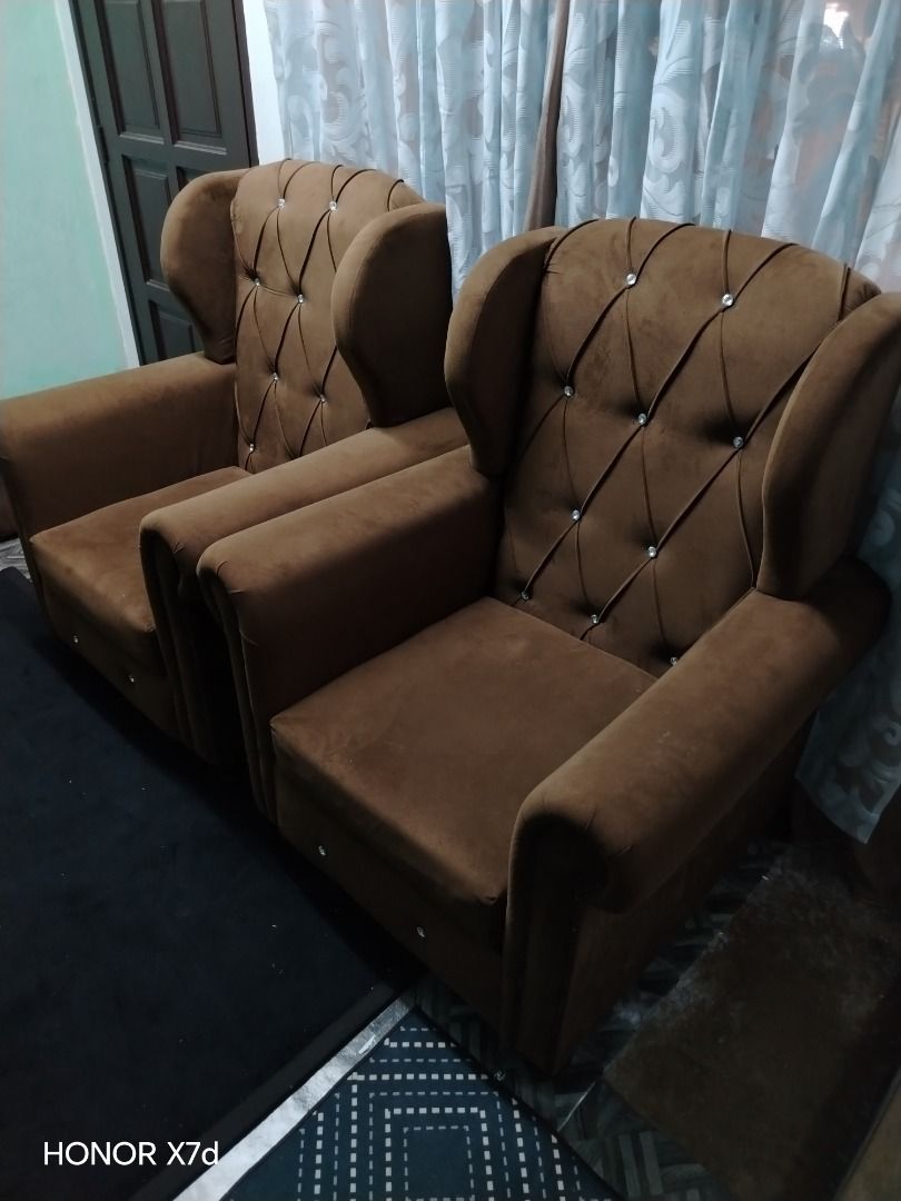 Sofa (Category: Chairs) located in Kuala Lumpur. Submitted by rezyanfar502 (Listing ID 1464709368, Image 3). Description: Salam... Nak jual 2 sofa ni.. Rumah kecik je... Masih elok lagi... Sekiranya berminat sila hubungi www.wasap.com.my//601160723510 .