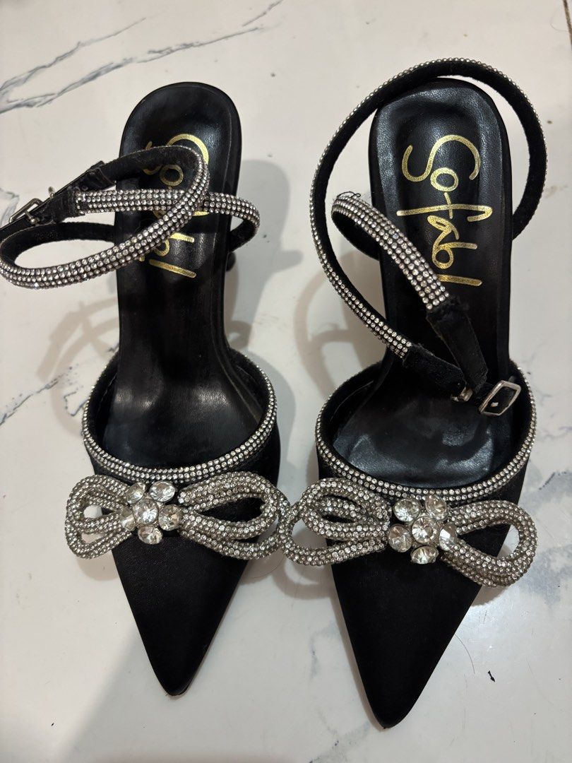 Sofab Heels (Category: Heels) located in Quezon City. Submitted by den.declutters (Listing ID 1464580043, Image 1). Description: Barely used.