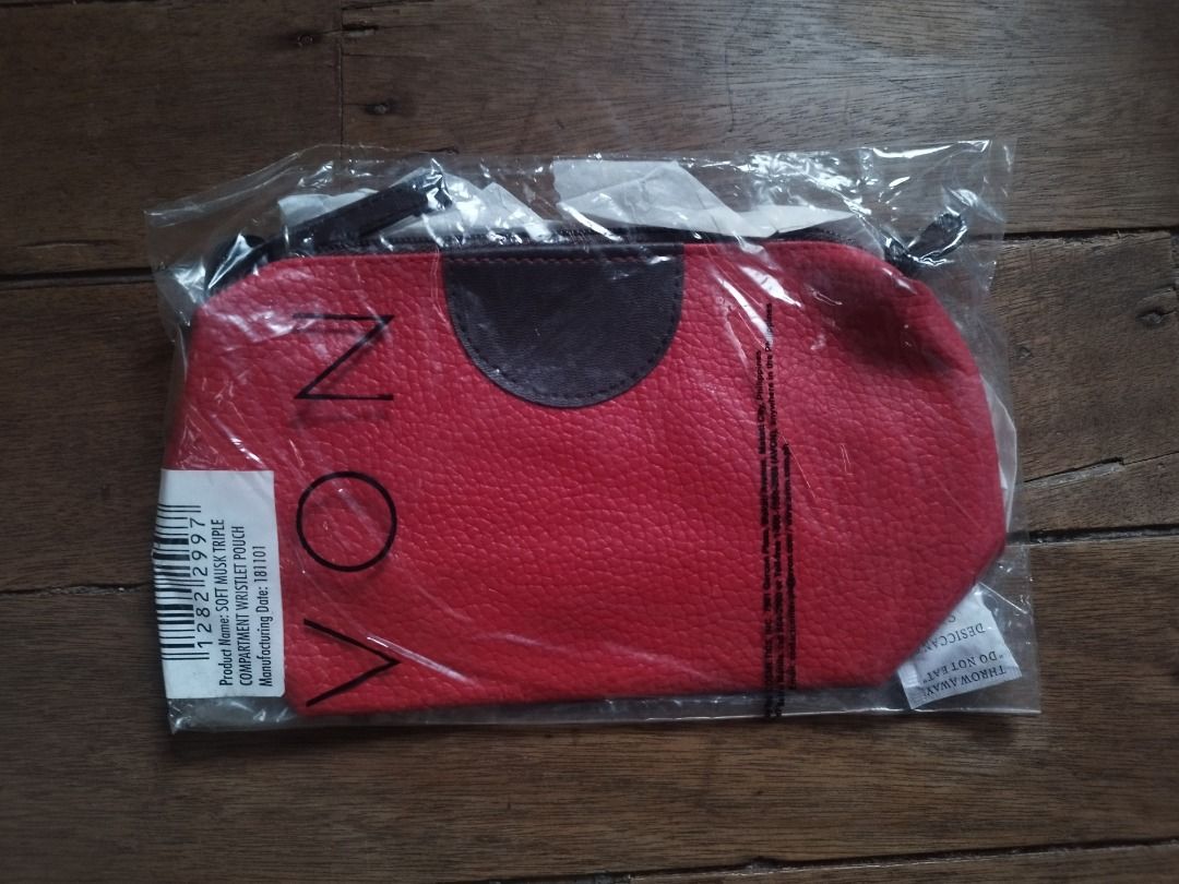 Soft Musk Triple Compartment Wristlet Pouch (Category: Purses & Pouches) located in Cavite. Submitted by plorb (Listing ID 1464592454, Image 3). Description: Soft Musk Triple Compartment Wristlet Pouch Brand: Avon Condition: New, unused ₱200.