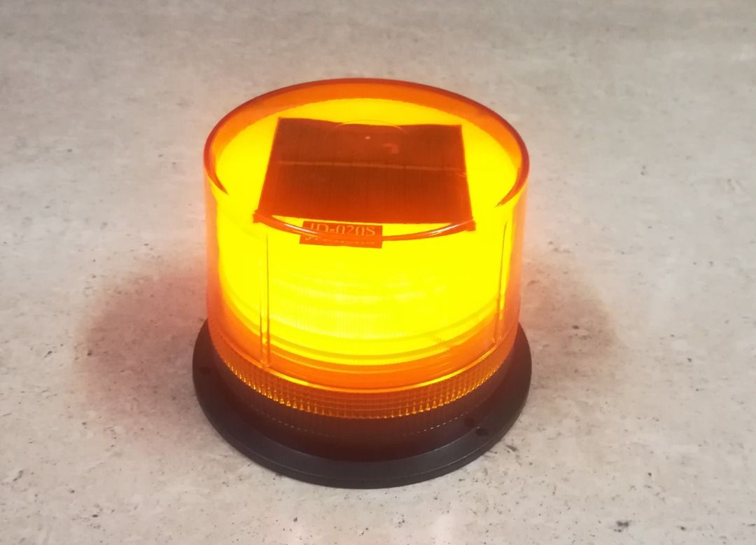 Solar Blinker Magnetic Beacon Warning Light Heavy Duty (Category: Industrial Equipment) located in Manila. Submitted by bellenn (Listing ID 1464628707, Image 2). Description: Color: Orange, Red Size: 137mm x 100mm Solar panel types and sizes 5V 140MA 70*70MM Battery: 3.7V 1200MA Li-ion rechargeable battery Life cycle 500 charge and discharge times Function: flash After full charged, the using time >90h Charging time:10h Material: Shell parts: PC;