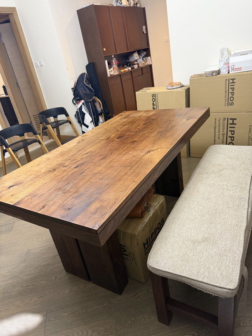 Solid wood dining table bench （分類：桌子）位於 Hong Kong。 由 charlotteleelee 提交（商品編號 1464706813，圖片 2）。簡介： 美國頂級胡桃木長櫈, 實木實淨 可跟Cushion ，亦可拆 大埔白石角自取 (枱已hold) 。