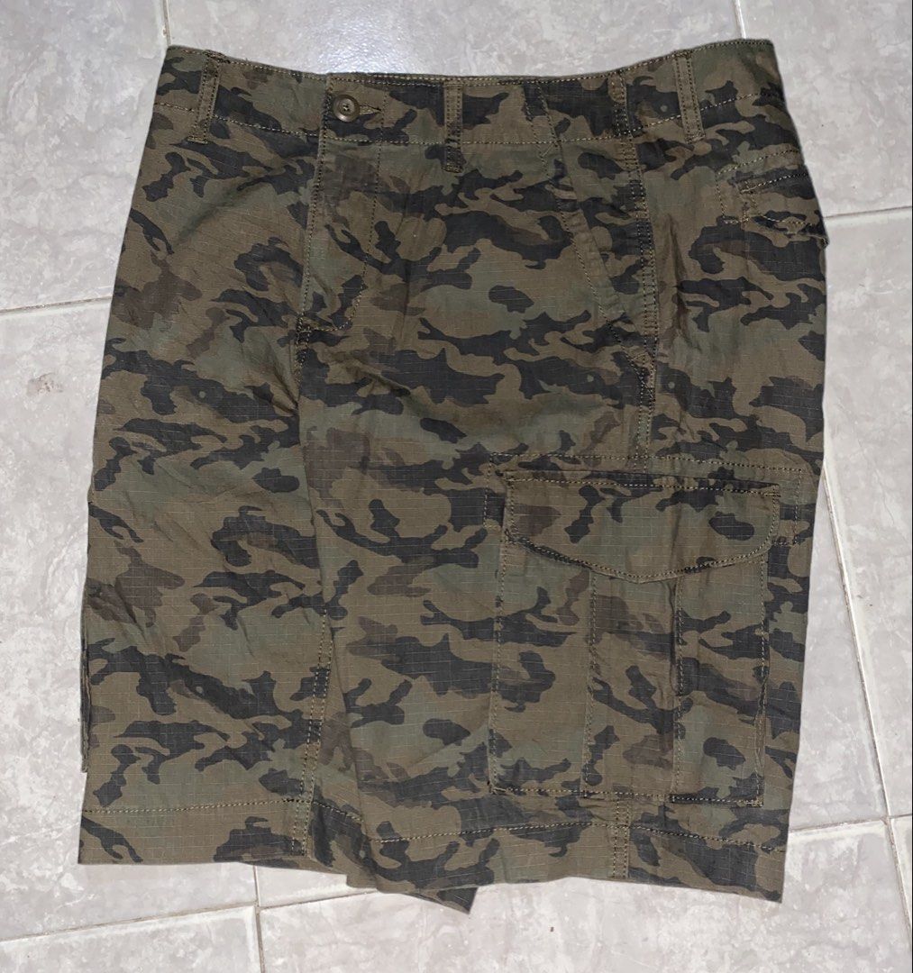 SONOMA CAMOUFLAGE CARGO SHORT (Category: Shorts) located in Dumaguete. Submitted by gearhuntph (Listing ID 1464674938, Image 2). Description: SONOMA Goods For Life Men’s Camouflage Cargo Shorts Size 33 Actual Waistline 16.5 Length 20.8 Thigh 13 Leg Opening 10 As new Condition 750.