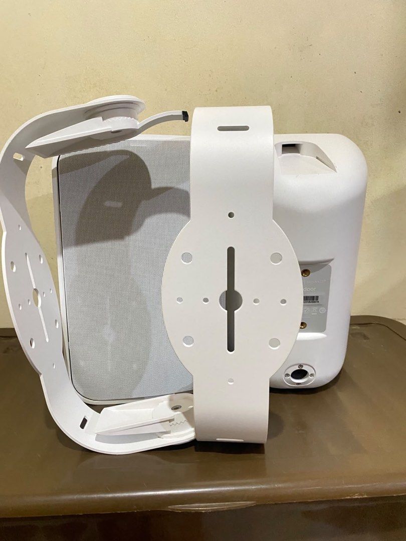 Sonos Sonance Outdoor Speakers (White) (Category: Soundbars, Speakers & Amplifiers) located in Manila. Submitted by marco3322 (Listing ID 1464613313, Image 2). Description: - Sonos Sonance Outdoor Speakers - Color: White - Designed for outdoor use - Ideal for patios, gardens, and any outdoor space - Ready for setup and enjoyment - Feel free to ask questions!.
