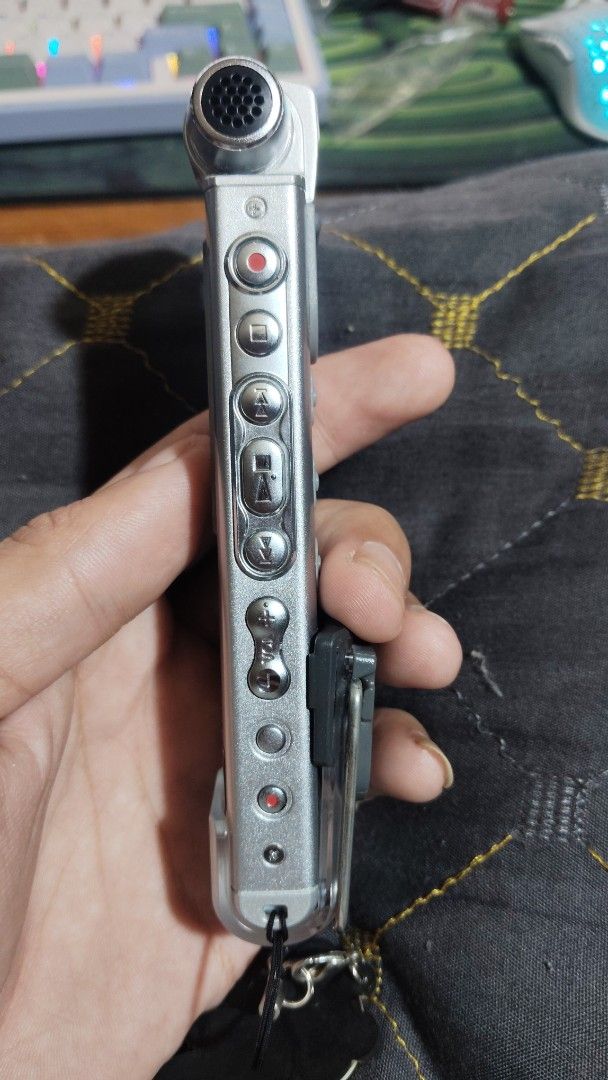 Sony 4GB Digital Voice Recorder (Category: Voice Recorders) located in Baguio. Submitted by maryhazel.22 (Listing ID 1464713565, Image 3). Description: - Brand: Sony Digital Voice Recorder - Storage: 4GB capacity - Formats: Records Linear PCM and MP3 - Audio: Built-in speaker and top stereo microphone - Power: Uses standard AAA batteries - Extras: Integrated pocket clip with tripod mount - Condition: Works great, screen turns on normally -as is n
