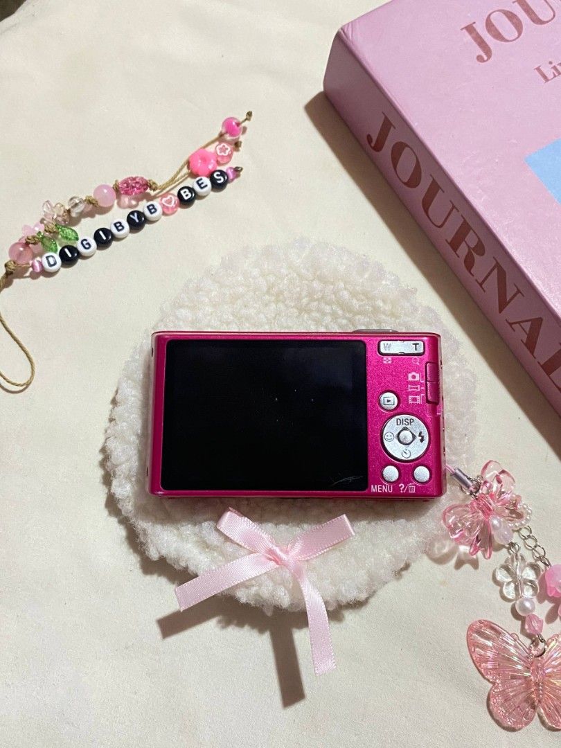 SONY CYBERSHOT DSC-W730 DIGITAL CAMERA DIGICAM (Category: Cameras) located in Manila. Submitted by jade_snap (Listing ID 1464683585, Image 3). Description: Sony Cybershot dsc-w730 ₱3,999 (dm @digibybabes on ig) cant reply here on quota ७९ signs of usage ७९ Inclusions: unit, battery, sd card, curated box, camera strap, beaded strap, camera pouch, silica gel, microfiber cloth, lens cleaning pads, stickers.