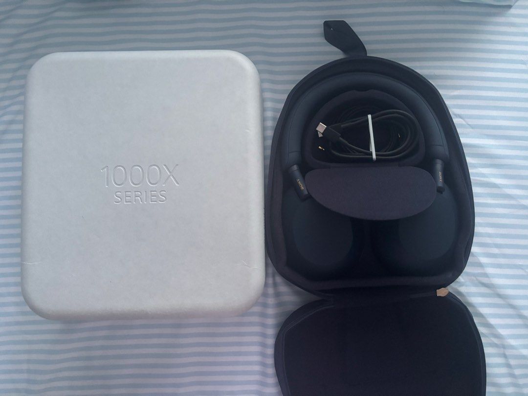 Sony WH-1000XM5 Midnight Blue (Category: Headphones & Headsets) located in Santa Maria. Submitted by hale413 (Listing ID 1464577803, Image 1). Description: Bought as a birthday gift but RARELY USED Never used for exercise, no issues Complete inclusions RFS: Nakatambak lang sa bahay.