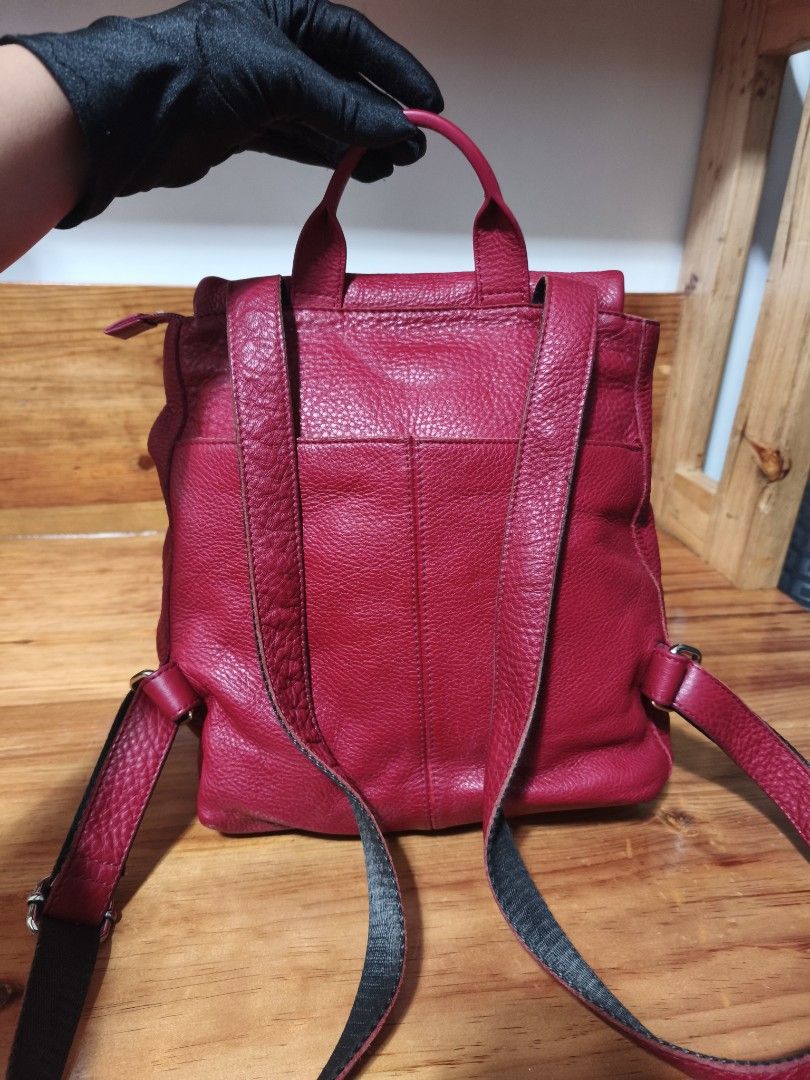 Soprano Leather Backpack (Category: Backpacks) located in Baguio. Submitted by queenlyne_vintage_rare_finds (Listing ID 1464719463, Image 3). Description: .