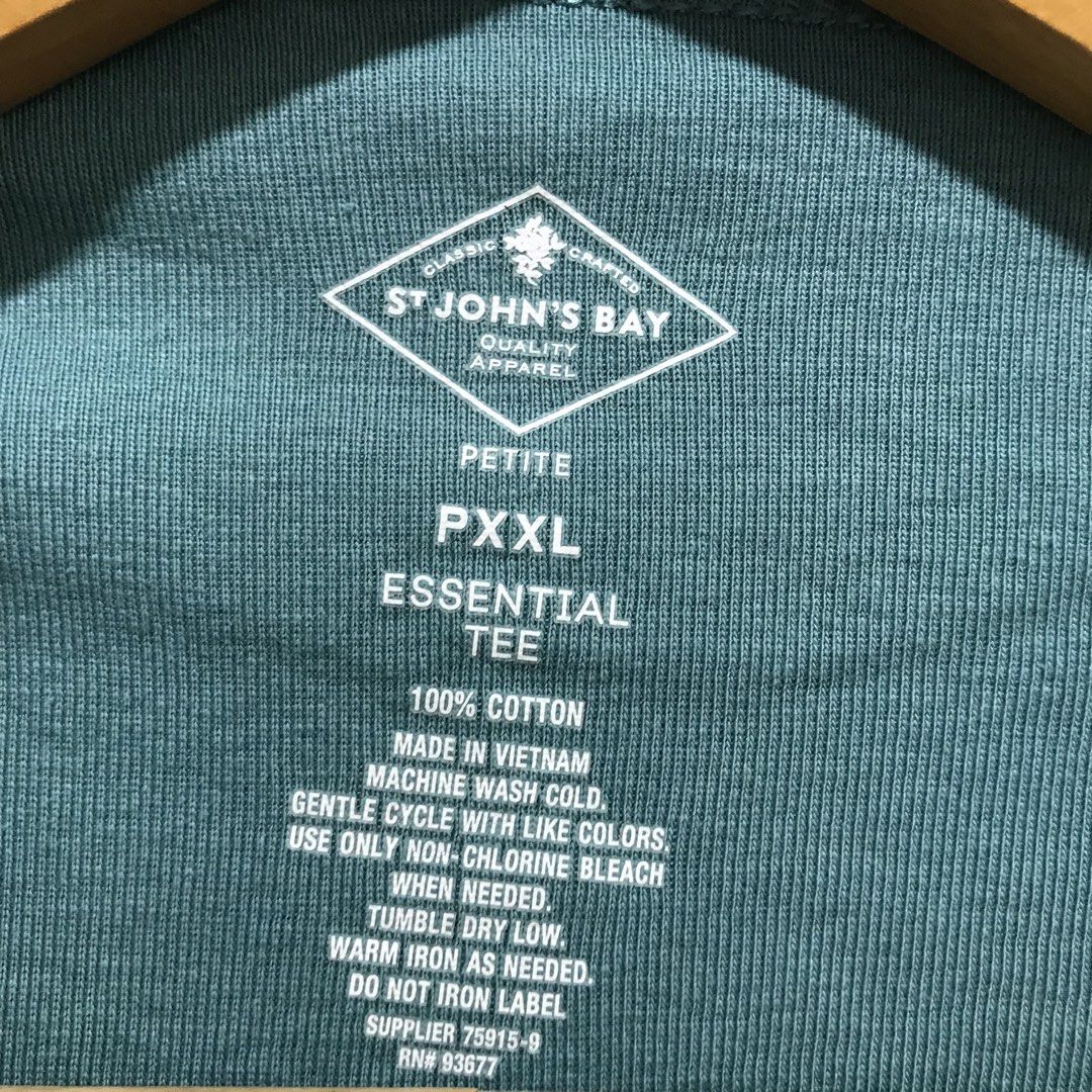 ST JOHN’S BAY Green Longsleeve (Category: Shirts) located in Cavite. Submitted by tanya.valentin (Listing ID 1464683379, Image 3). Description: - 26x26.