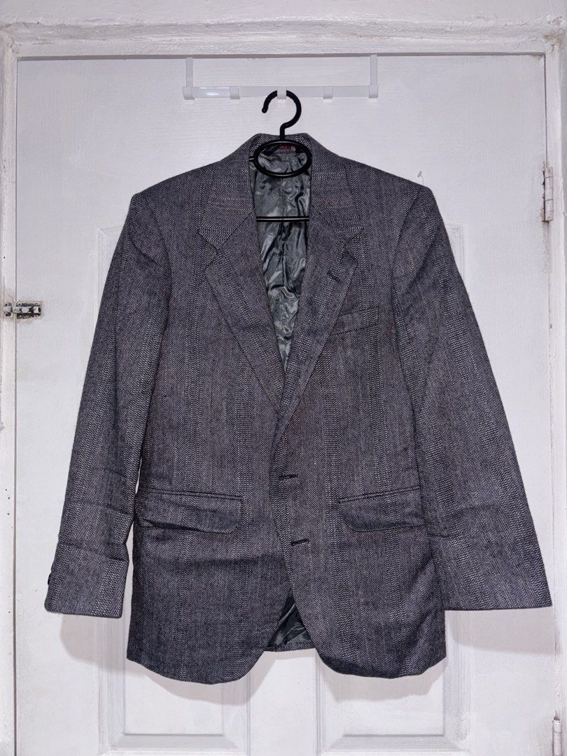 Stafford Men's Grey Herringbone Blazer (Category: Coats, Jackets and Outerwear) located in San Juan City. Submitted by mcstxtian_ (Listing ID 1464625739, Image 1). Description: Decluttering!! This one is Premium. Nice design. Size: 17 x 28 - Stafford blazer in a stylish grey herringbone. - Versatile for both smart casual and formal outfits. - Guarantees a sharp and polished look..