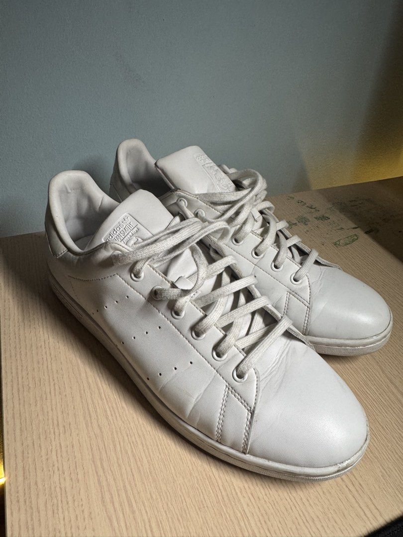 stan smiths white (Category: Sneakers) located in Quezon City. Submitted by yonasthingz (Listing ID 1464609088, Image 1). Description: stan smiths white, authentic - P1600 - almost good as new, has one issue (check pics) - rfs: not in use anymore loc: qc, new manila mop: gcash, bank transfer mod: jnt or sdd (sf/dc to be shouldered by buyer) .