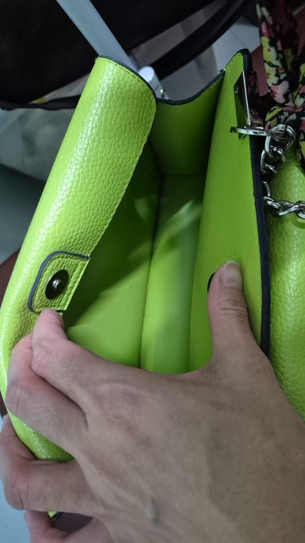 Steve Madden 2-way Bag (Category: Cross-body Bags) located in Quezon City. Submitted by ginny_preloved (Listing ID 1464671596, Image 2). Description: Decluttering US bought.