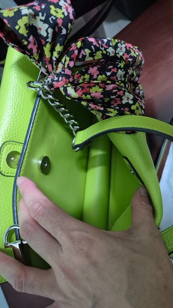 Steve Madden 2-way Bag (Category: Cross-body Bags) located in Quezon City. Submitted by ginny_preloved (Listing ID 1464671596, Image 3). Description: Decluttering US bought.