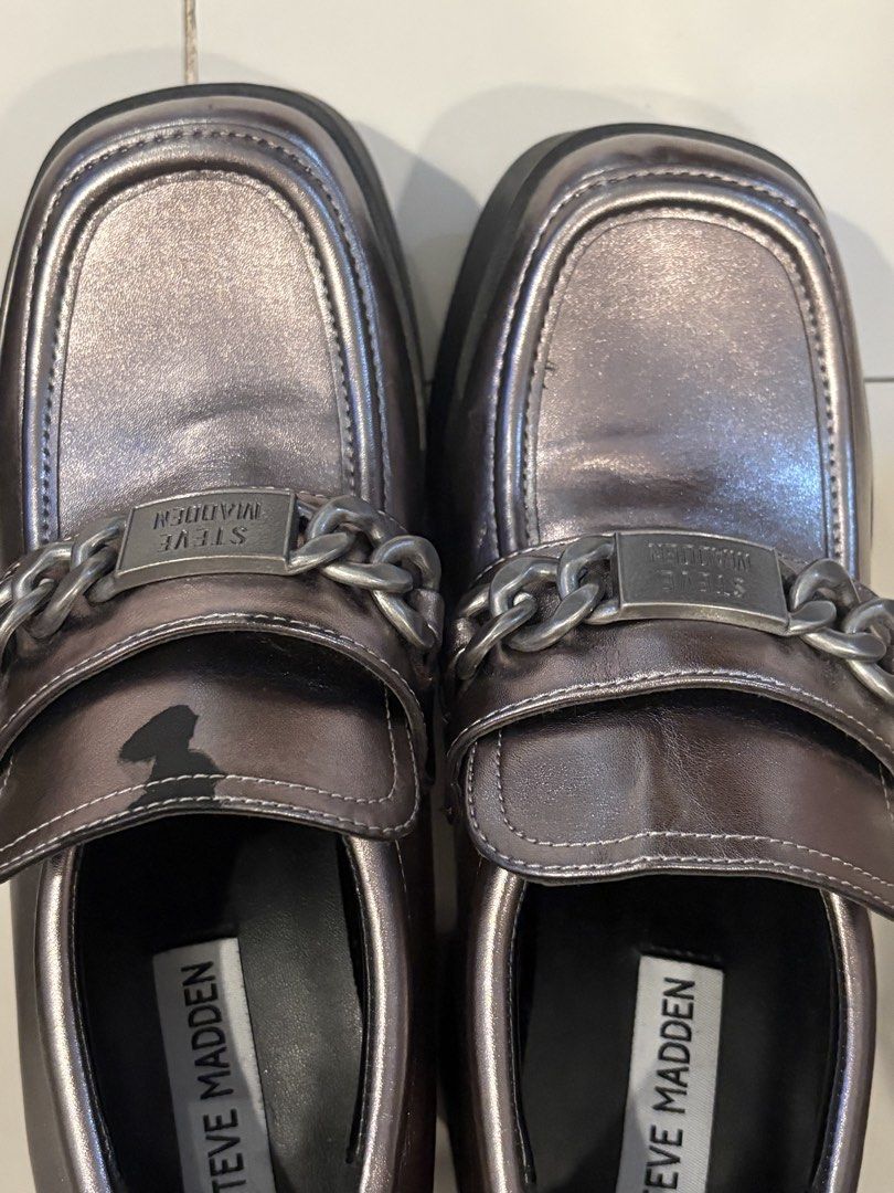 Steve Madden Liberate Grey Pumps (Category: Wedges) located in Manila. Submitted by itschristnotkris (Listing ID 1464636157, Image 2). Description: Honest flaw. See photo. It’s an ink drop can be removed. Brand new. 38.5 size .