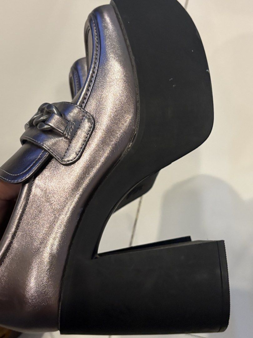 Steve Madden Liberate Grey Pumps (Category: Wedges) located in Manila. Submitted by itschristnotkris (Listing ID 1464636157, Image 3). Description: Honest flaw. See photo. It’s an ink drop can be removed. Brand new. 38.5 size .