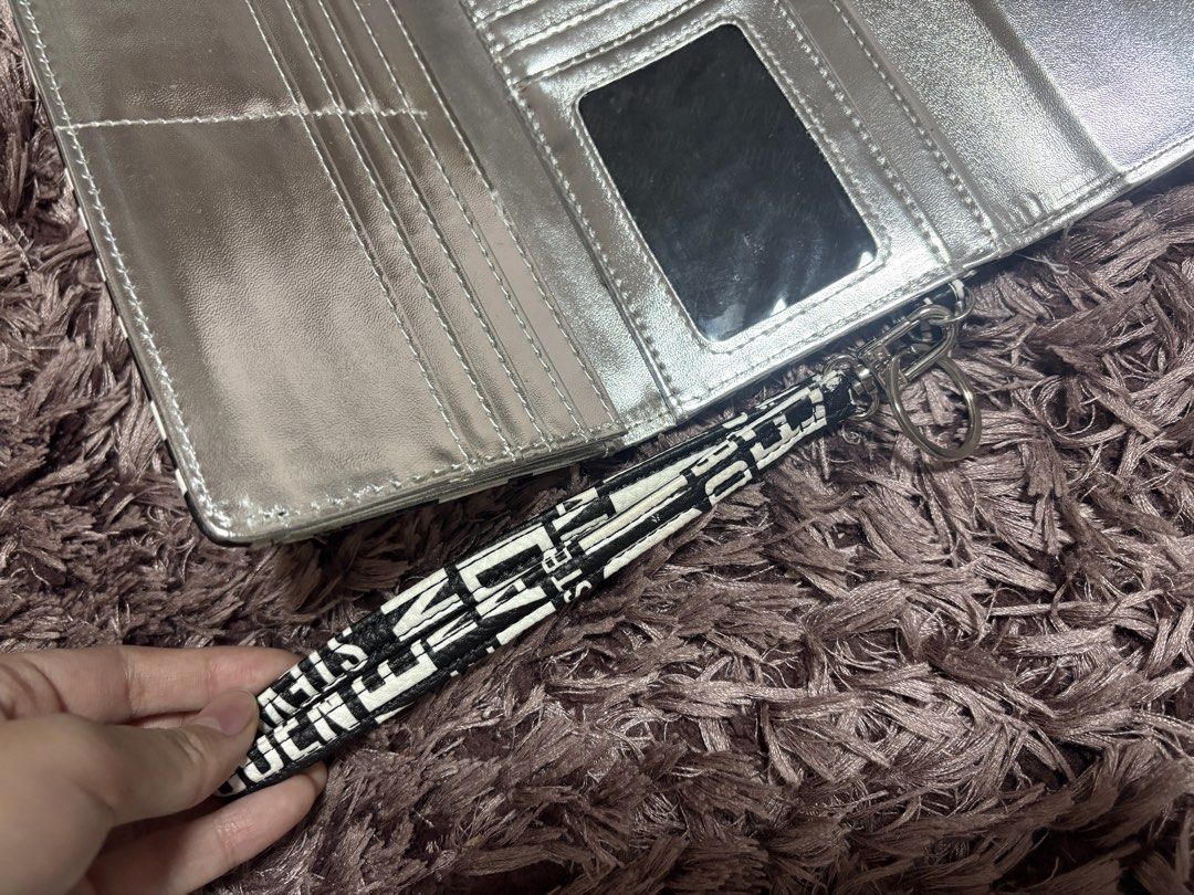 Steve Madden LOGOBAR TRIFOLD Wallet Wristlet (WHT/MULT) (Category: Wallets & Card holders) located in Quezon City. Submitted by jjccly (Listing ID 1464655452, Image 3). Description: brand new condi never used got as a gift from the US last year no flaws/issues og price is $45!! .