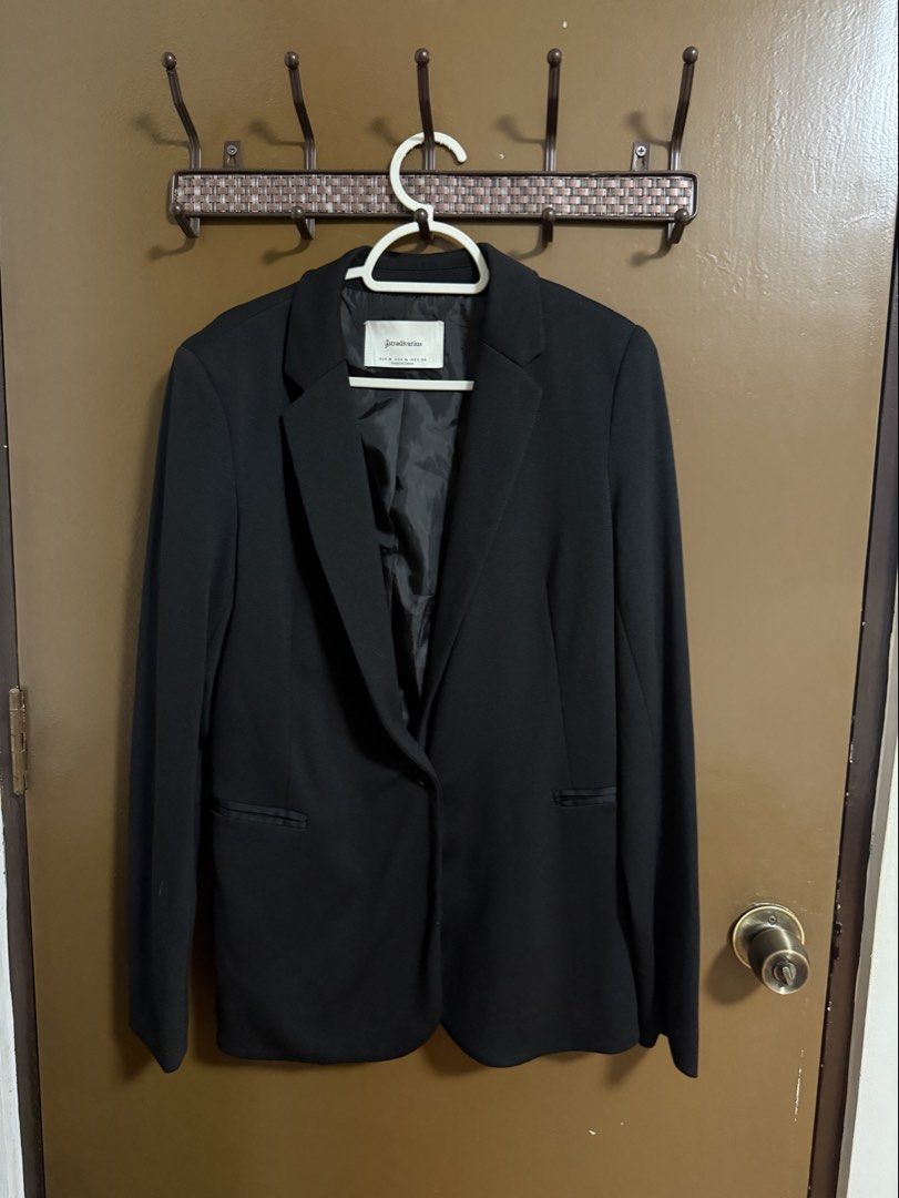 Stradivarius Black Blazer (Category: Coats, Jackets and Outerwear) located in Rizal. Submitted by prelovedbykash (Listing ID 1464728043, Image 1). Description: .