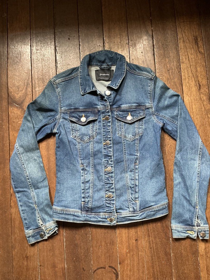 Stradivarius Blue Denim Jacket (Category: Coats, Jackets and Outerwear) located in Mandaluyong City. Submitted by kate04ash (Listing ID 1464639853, Image 1). Description: Size: length 19 inch, width 12 inch (small on tag) Loc: Mandaluyong 📍 .