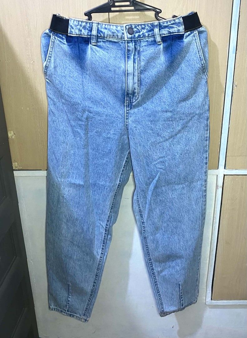 Stradivarius High-Waist Jeans (Category: Jeans) located in Las Pinas. Submitted by modemnl (Listing ID 1464742992, Image 1). Description: Size: Eur 36 | Color Mid Wash Blue Stylish and flattering Stradivarius jeans featuring a high-waist fit with an elastic/gathered detail on the sides for added comfort and a more flattering shape. -Authentic Stradivarius -Side garter / elastic detail -Comfortable and flattering fit -Easy to style with crop tops,
