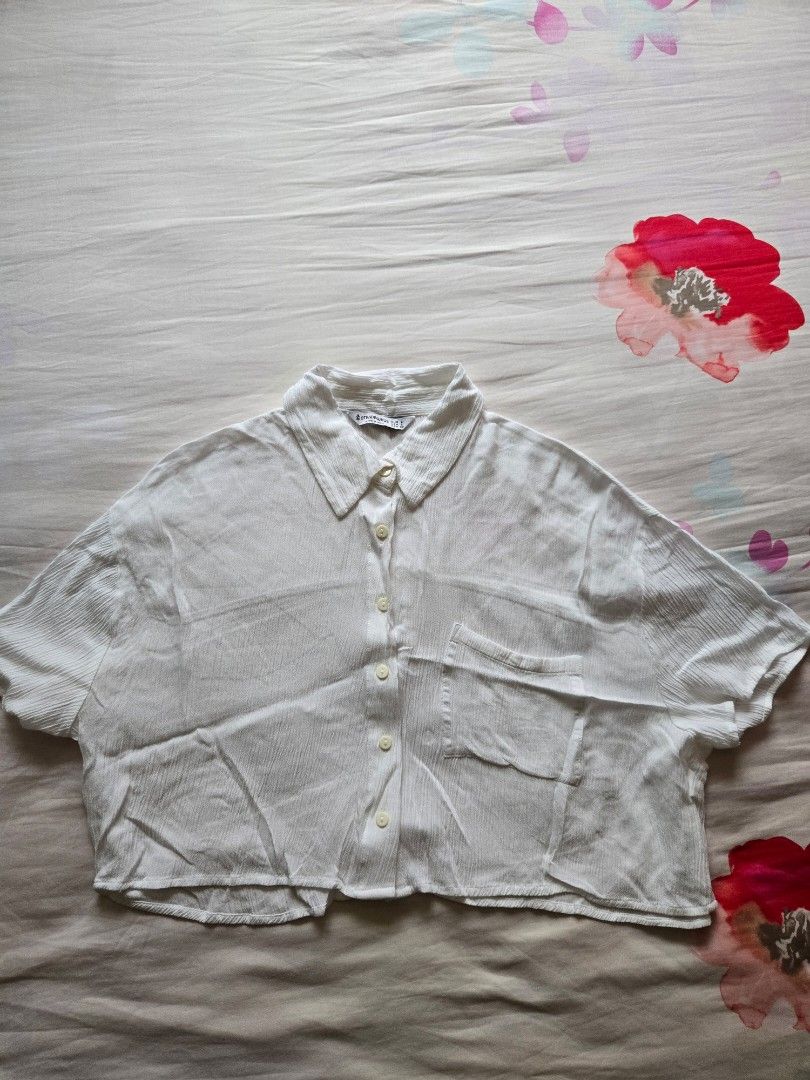Stradivarius White Textured Button-Up Shirt (Category: Shirts) located in Quezon City. Submitted by mgdeclutters (Listing ID 1464599774, Image 1). Description: - Brand: Stradivarius - Color: White - Fabric: Textured - Style: Button-up shirt with collar - Features: Two chest pockets - Size: L - Occasion: Casual wear or layering.