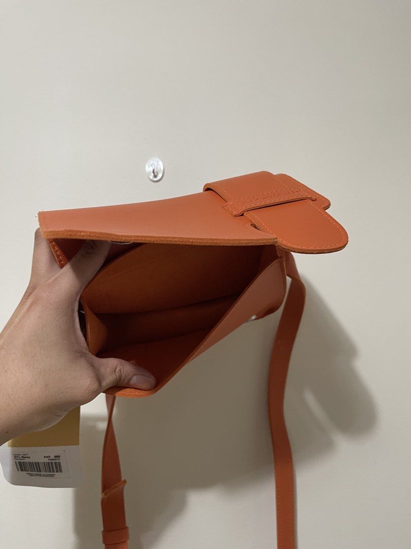 Straightforward Boundless Basics Orange Sling Bag (Category: Cross-body Bags) located in Pasig City. Submitted by gespinosa (Listing ID 1464737287, Image 2). Description: - Brand: Straightforward (Boundless Basics) - Color: Vibrant Orange - Condition: Brand new with original tags attached - Features: Structured flap design, strap loops on the back, clean interior - Inclusion: Adjustable strap included - Perfect for daily use and adding a pop of c