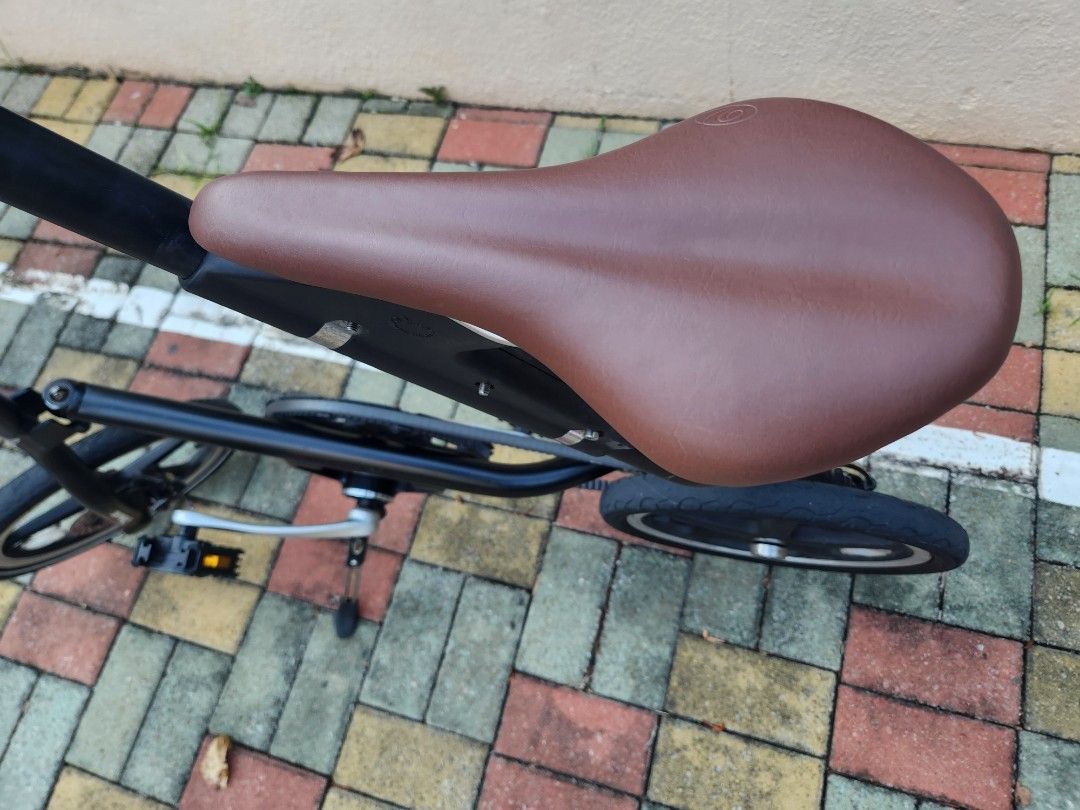 Strida （分類：單車）位於 Hong Kong。 由 kenlam789 提交（商品編號 1464637533，圖片 3）。簡介： 二手 strida 100% 正常 新舊如圖，有使用花 火炭交收$1050。 其他地方再夾 新换seat位。 跟尾架頭尾燈 Second hand strida 100% work well Condition as photo New seat, with rear rack, head rear light. Trade at fortan $1050, other location to be discuss.。