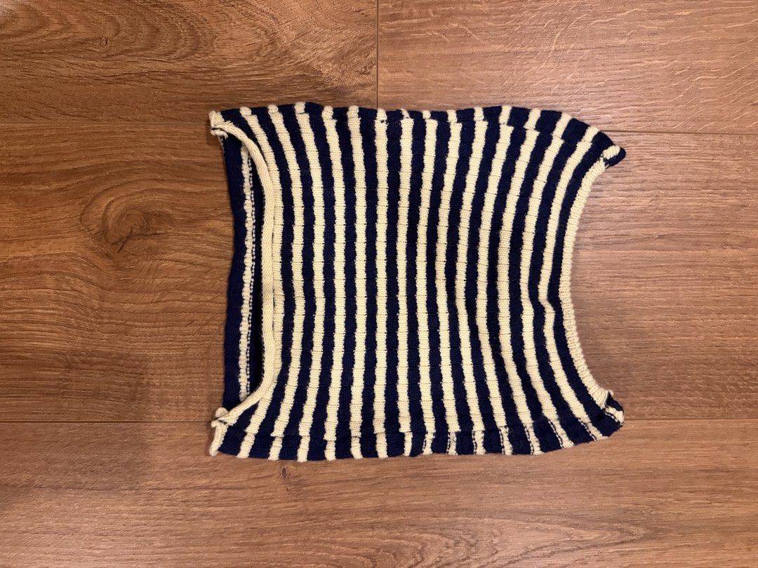 Stripe tube top (Category: Sleeveless) located in Paranaque City. Submitted by bbyooodaa (Listing ID 1464641583, Image 2). Description: Super cute for the beach! .