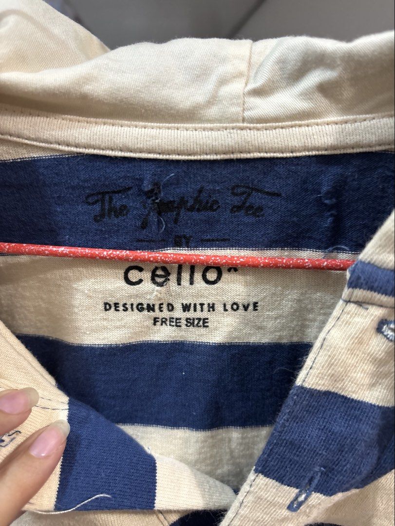 Striped Hoodie (Category: Hoodies) located in Quezon City. Submitted by den.declutters (Listing ID 1464625660, Image 2). Description: .