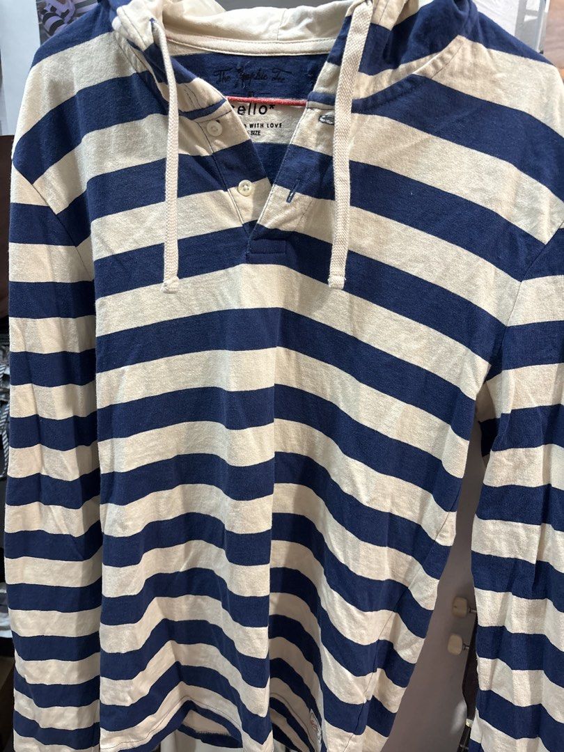 Striped Hoodie (Category: Hoodies) located in Quezon City. Submitted by den.declutters (Listing ID 1464625660, Image 1). Description: .