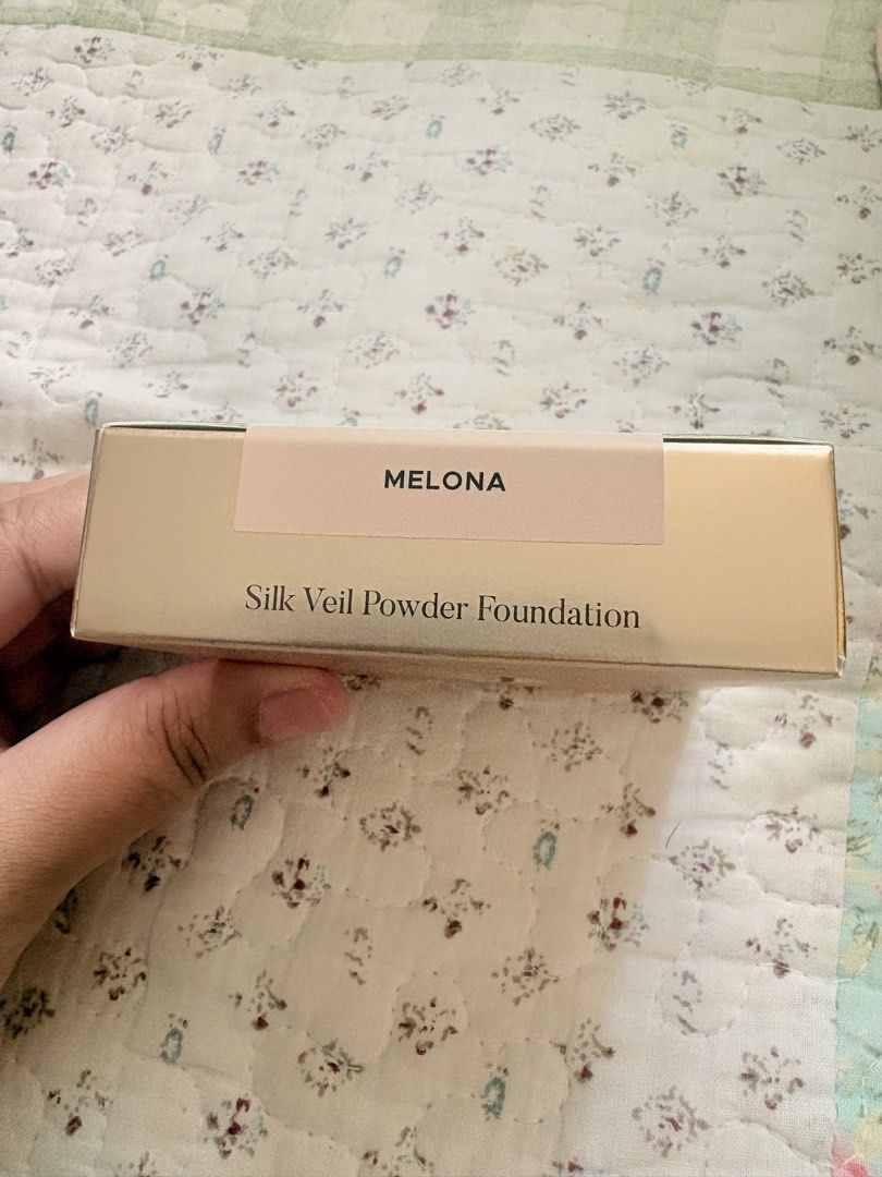 Strokes Silk Veil Powder Foundation (Melona) (Category: Makeup) located in Las Pinas. Submitted by itsyour_jklmnop (Listing ID 1464658328, Image 2). Description: Strokes Silk Veil Powder Foundation Shade: Melona Good for light-medium neutral girlies -Good as brandnew it comes with a box -Swatched once only but apparently hindi ko sya kashade :( -I’ve never used the puff included. I used a brush instead in swatching the shade. Rfs: Not my shade.