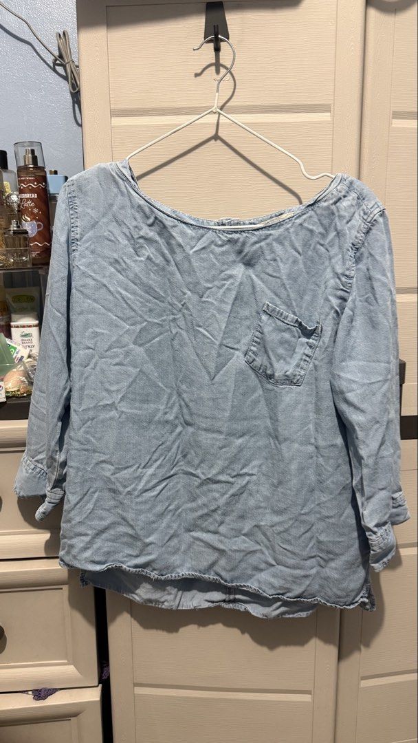 Studio Clip Denim Top (Category: Blouses) located in Quezon City. Submitted by dinesaur (Listing ID 1464684323, Image 1). Description: Fits m-l (36-38 bust).