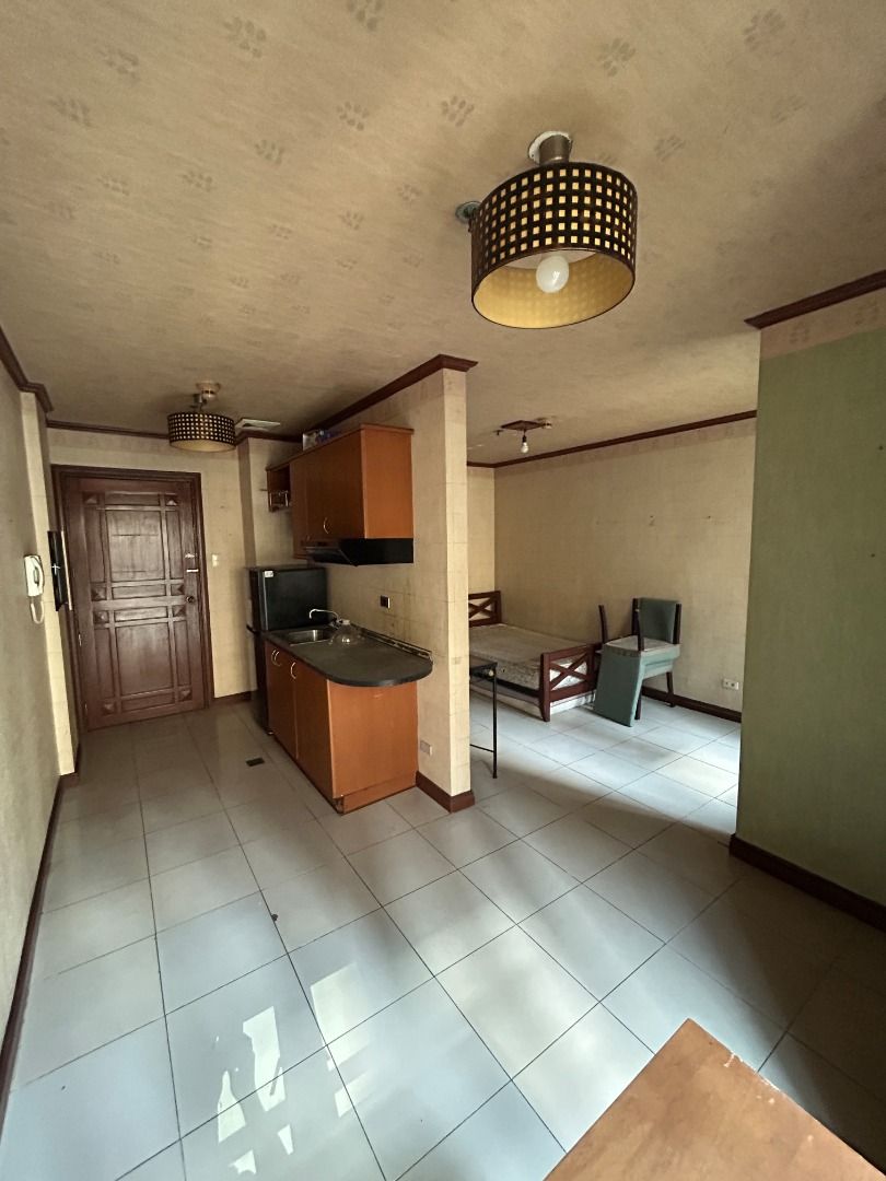 Studio Unit For Sale in Antel Platinum Tower (Category: Apartments & Condos) located in Makati City. Submitted by zachpe.toprealty (Listing ID 1464597703, Image 2). Description: ANTEL PLATINUM TOWER — STUDIO IN MAKATI SPACIOUS 32.7 SQM STUDIO WITH CLEAN TITLE A semi-furnished studio unit at Antel Platinum Tower in Makati City, offering 32.7 sqm of floor area on the 15th floor and priced at ₱5M gross. PROPERTY DETAILS ▫️ Property Code: DS881811 ▫️