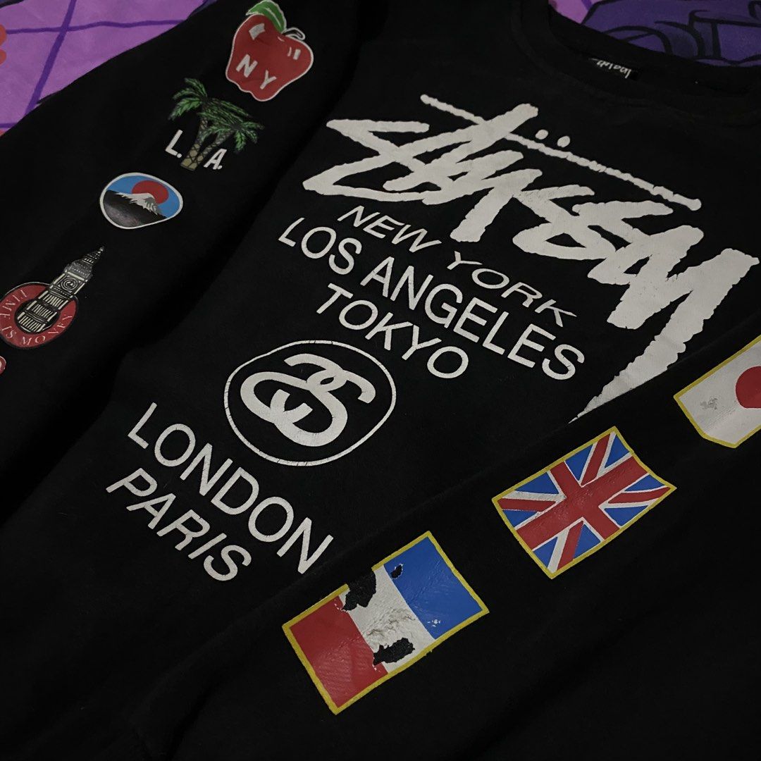 STUSSY (Category: Coats, Jackets and Outerwear) located in Cavite. Submitted by suotnilowsenze (Listing ID 1464677255, Image 3). Description: STUSSY Width: 22 Length: 26.5 (MEDIUM) Color rate: 9.5/10 Issue: No washtag Cracked/Hairlines print Excellent Condition ₱649 + 125 SHIPPING FEE.