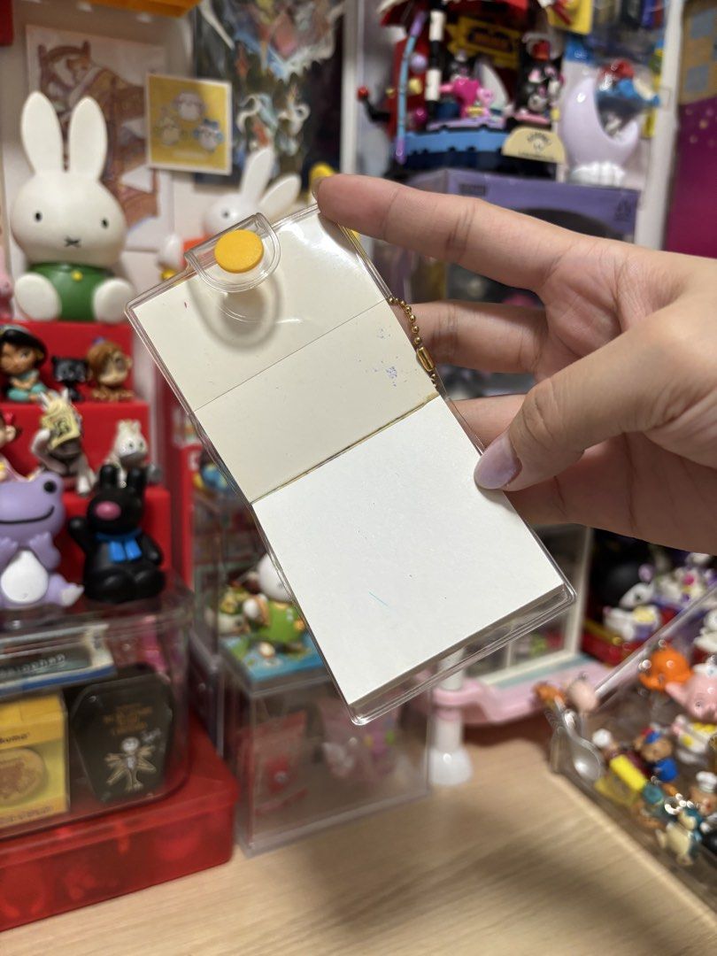 Sumikko Small Memo Pad Keychain (Category: Stationery & School Supplies) located in Caloocan City. Submitted by meowietrinkets (Listing ID 1464741176, Image 2). Description: blank pages.