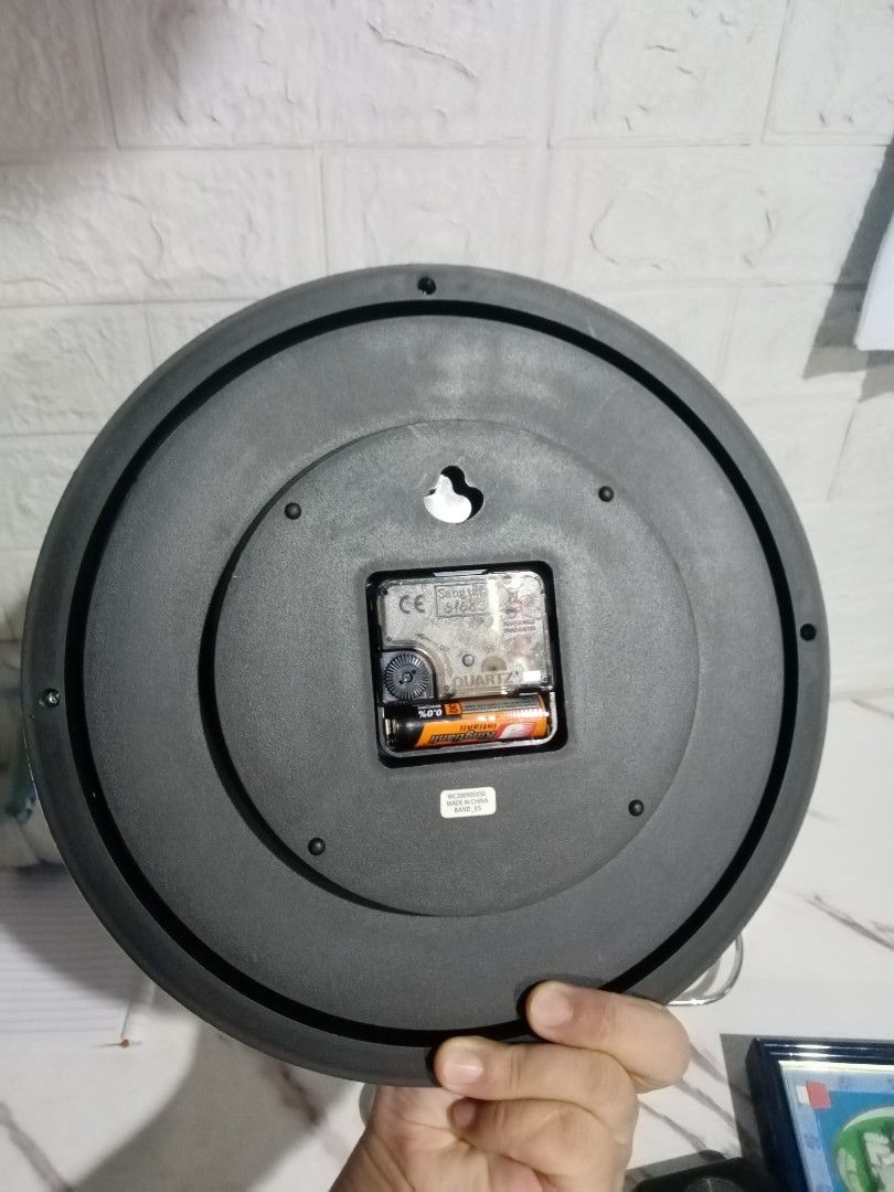 Sumiko Clock (Category: Clocks) located in Caloocan City. Submitted by 4kidsstore (Listing ID 1464597081, Image 2). Description: Working No batt included 26 cm diameter.