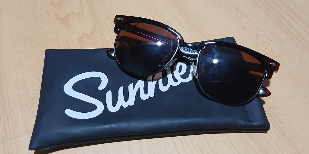 Sunnies Studios Sunglasses OWEN (Category: Sunglasses & Eyewear) located in Manila. Submitted by shoppebymaria (Listing ID 1464711353, Image 1). Description: In very good condish - No scratches.