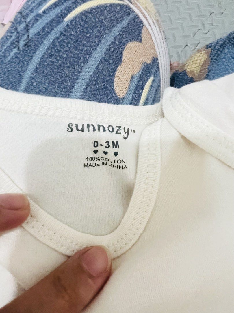 Sunnozy onesie (Category: Babies & Kids Fashion) located in Mandaluyong City. Submitted by jhapss (Listing ID 1464695600, Image 3). Description: 65 each 300 set of 5 used several times very good condition.