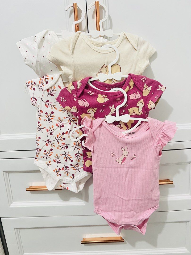 Sunnozy onesie (Category: Babies & Kids Fashion) located in Mandaluyong City. Submitted by jhapss (Listing ID 1464695600, Image 1). Description: 65 each 300 set of 5 used several times very good condition.
