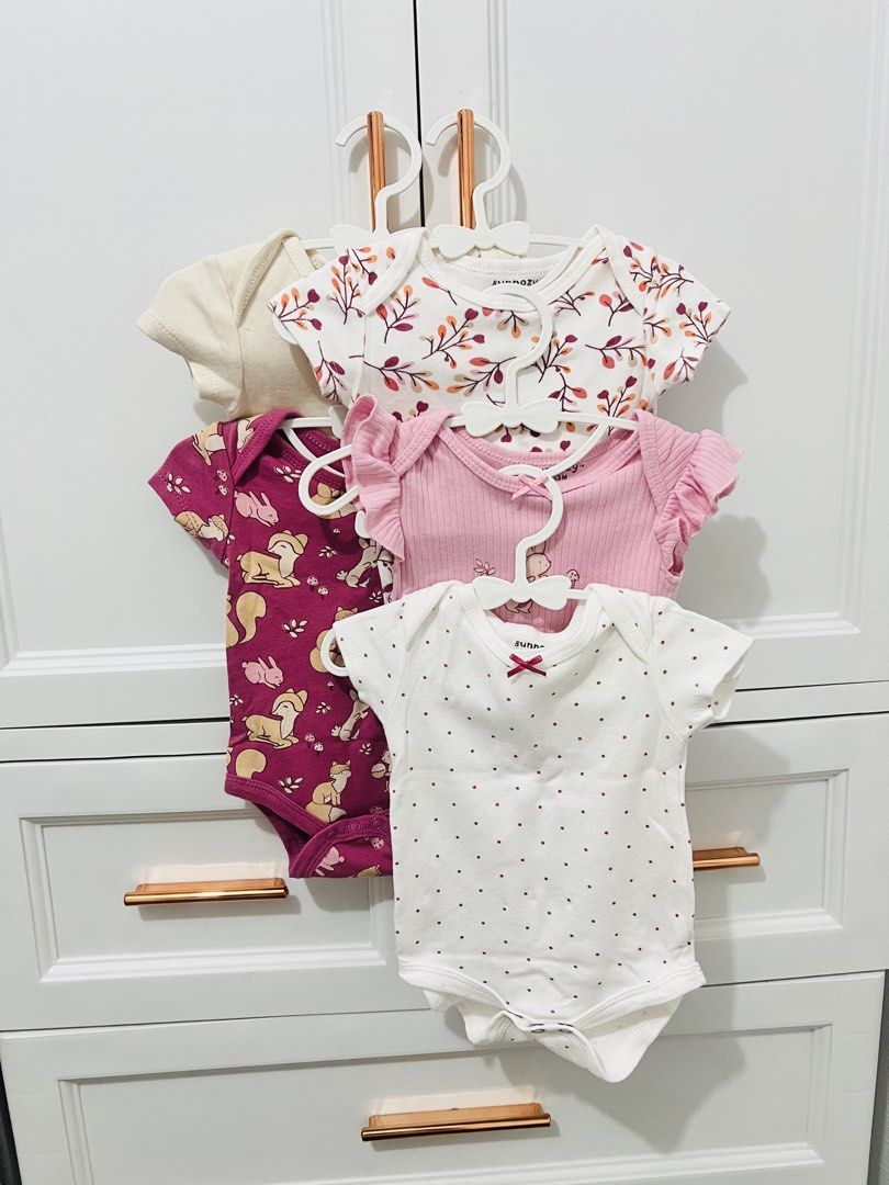 Sunnozy onesie (Category: Babies & Kids Fashion) located in Mandaluyong City. Submitted by jhapss (Listing ID 1464695600, Image 2). Description: 65 each 300 set of 5 used several times very good condition.