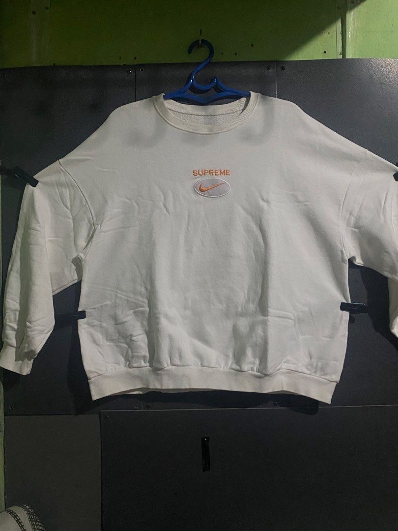 Supreme Nike White Crewneck Sweatshirt (Category: Coats, Jackets and Outerwear) located in Iba. Submitted by gotmethrift (Listing ID 1464584391, Image 1). Description: Nike Supreme (No tags) Width: 24 Length: 28 .
