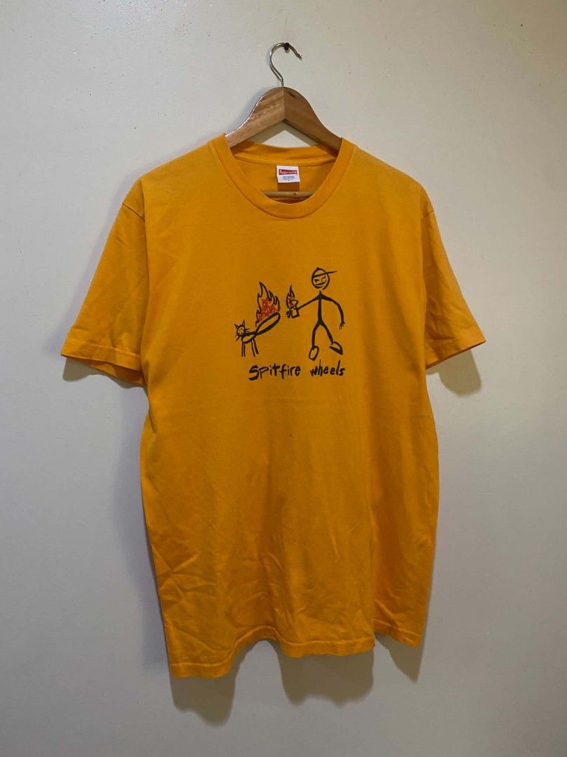 Supreme T shirt (Authentic/legit) (Category: Coats, Jackets and Outerwear) located in Nagcarlan. Submitted by livehorse.542a4e (Listing ID 1464657374, Image 1). Description: excellent condition cr:9.5/10 Dimes:30X21.5.