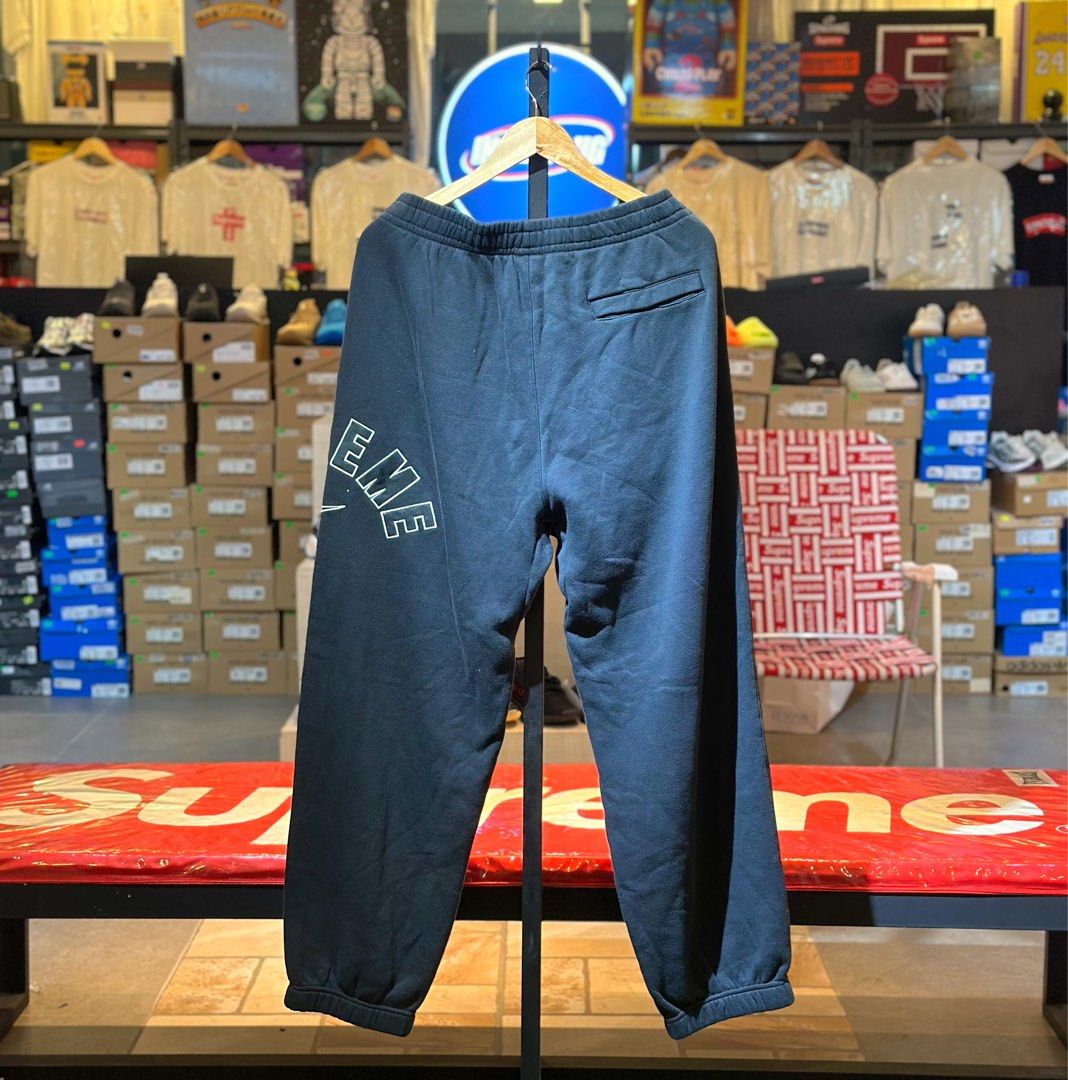 Supreme x Nike Arc Sweatpants Black (Category: Joggers) located in Quezon City. Submitted by inside_plug (Listing ID 1464640739, Image 2). Description: For Sale Supreme x Nike Arc Sweatpants Black Large, XL Brandnew Dm us to purchase.
