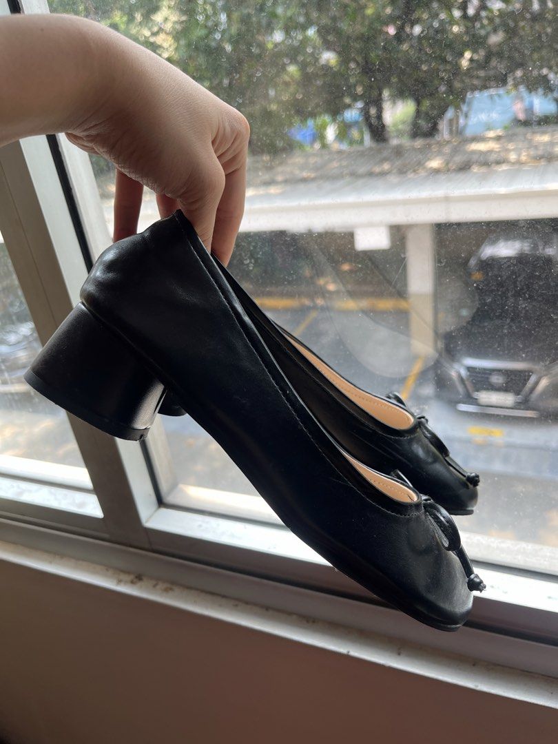 Tabi Heels (Category: Heels) located in Quezon City. Submitted by wdz_dnwm (Listing ID 1464604871, Image 3). Description: Vietnam brand genuine leather tabi heels used twice, like new size 35 on tag, fits size 36.