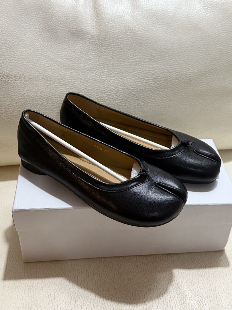 Tabi shoes 37 (Category: Flats & Sandals) located in Dasmarinas. Submitted by preloved_brandedbackup (Listing ID 1464580737, Image 3). Description: New Comes complete 37.