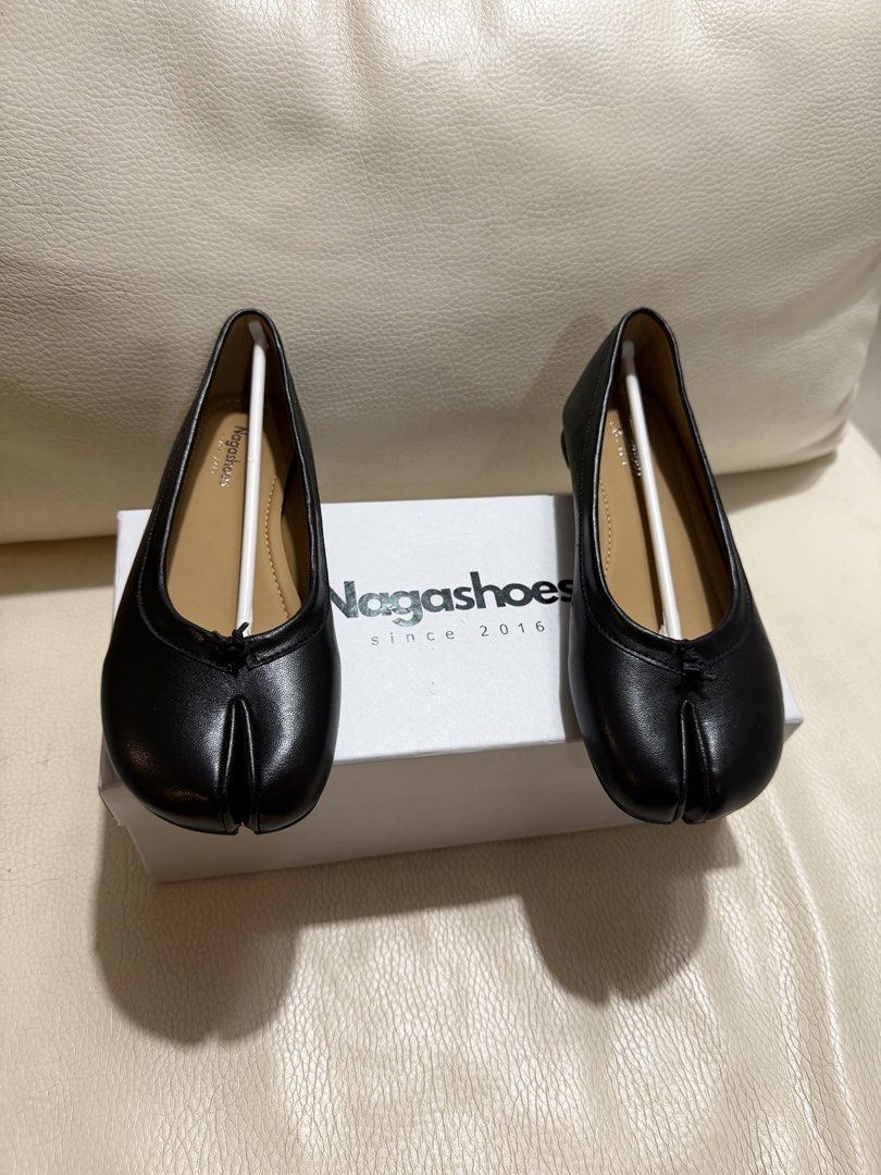 Tabi shoes 37 (Category: Flats & Sandals) located in Dasmarinas. Submitted by preloved_brandedbackup (Listing ID 1464580737, Image 1). Description: New Comes complete 37.
