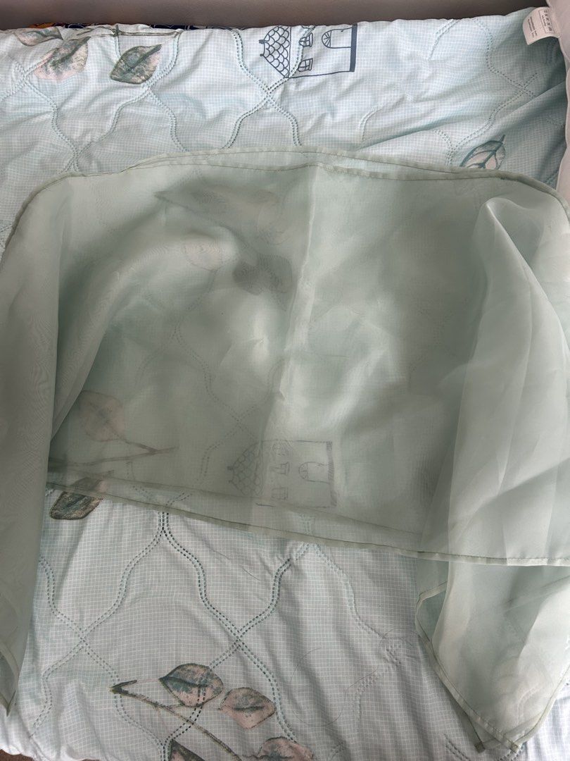 Tahaya Poncho in Pandan (Category: Bedding & Towels) located in Manila. Submitted by sophiaa_l (Listing ID 1464599080, Image 2). Description: -Bought from Tahaya.ph -Bought for 1,250 -never worn -M-L .